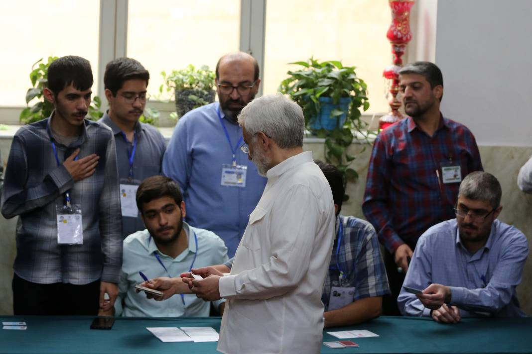 İran sandık başında! Reisi'nin halefi kim olacak? - Resim: 22